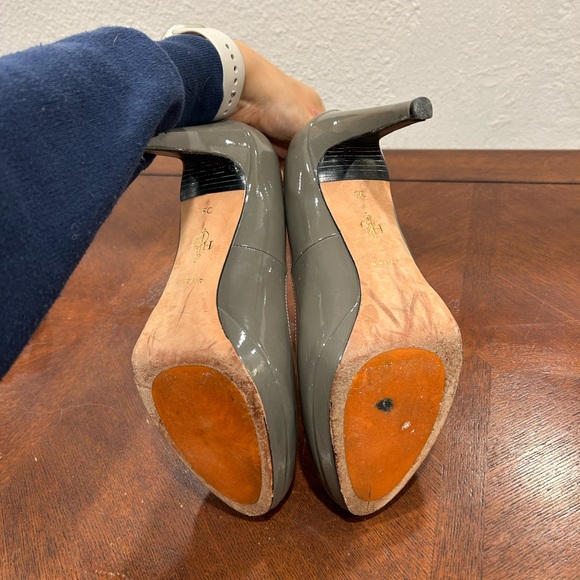 Cole Haan Nike Air taupe/grey pumps - Picture 6 of 7